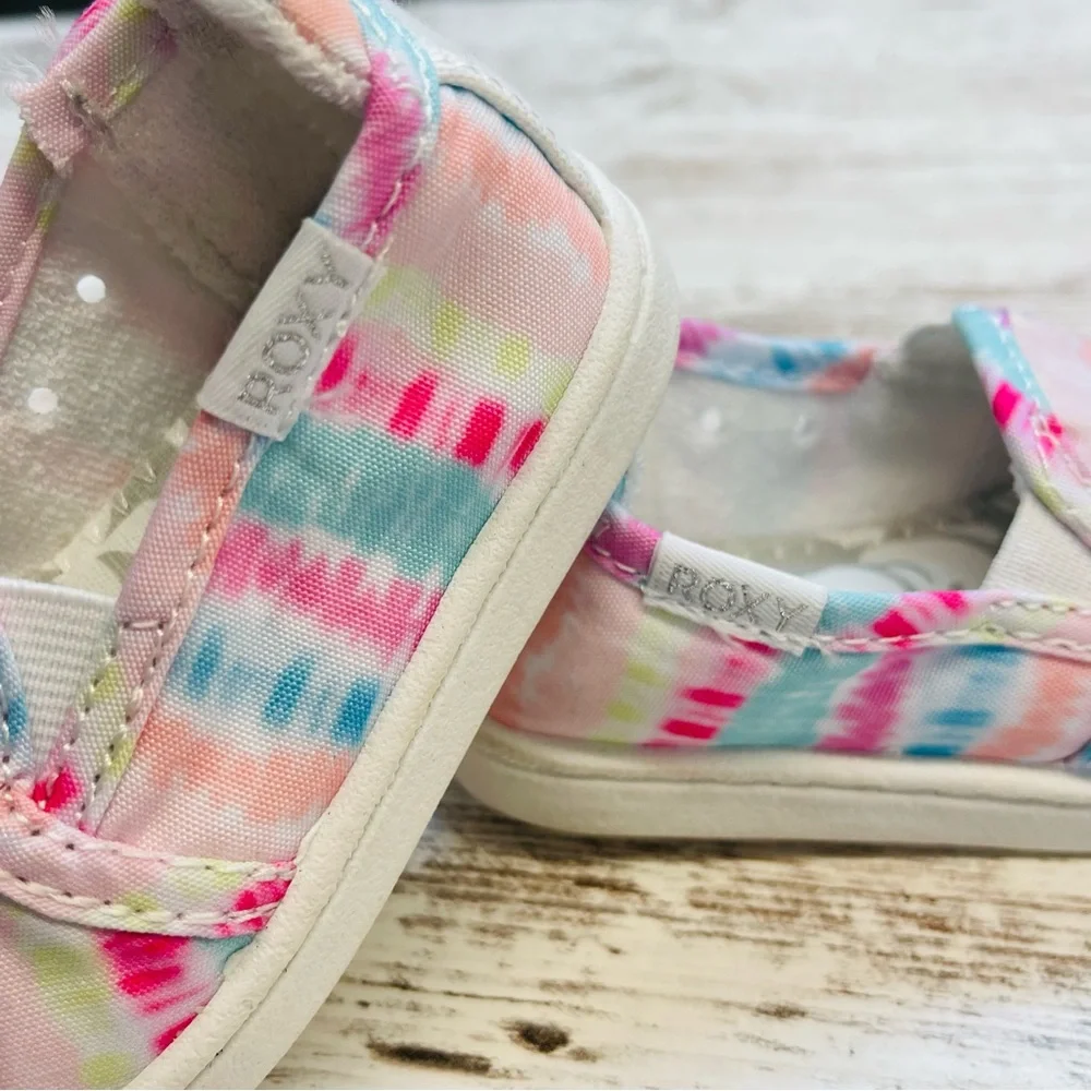 Roxy vibrant tie